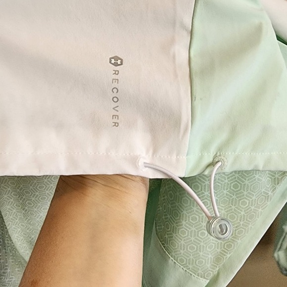 Under Armour Recover woven color block jacket, green and white, Large - Picture 6 of 11